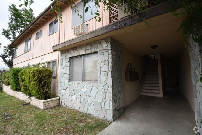 Building Photo - 6245 Cahuenga Blvd Unit 07 Rental