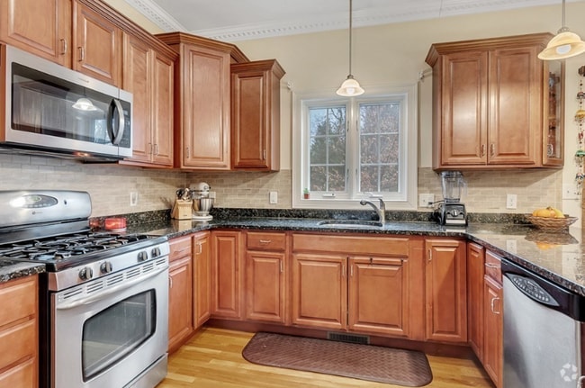 Building Photo - 1 Charles Ridge Rd Unit 1C Rental