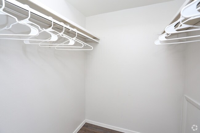 Studio Closet - Santa Fe Trails Apartments