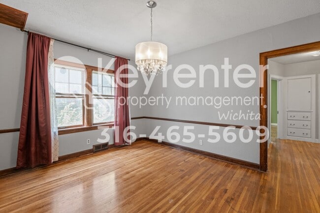 1728 E McKnight Dr