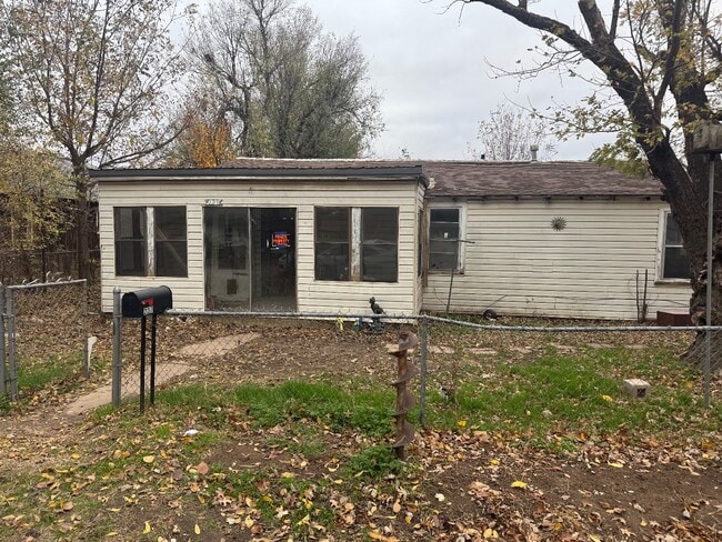 Building Photo - 227 E Poplar Ave