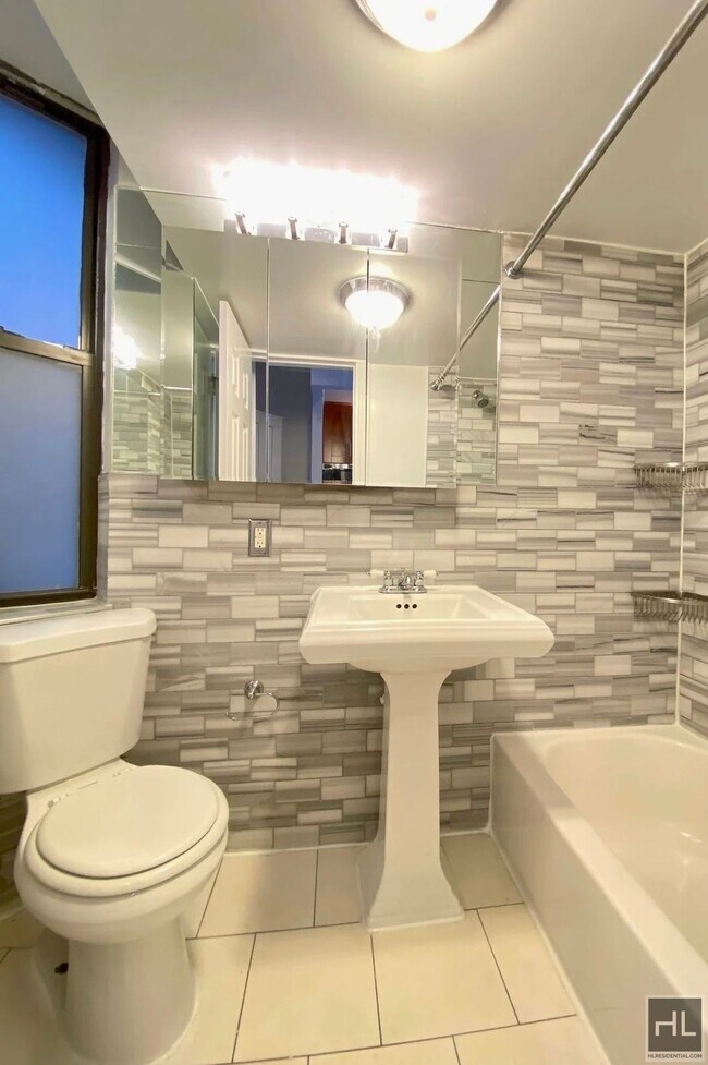 Photo - Leroy Street Unidad 3A