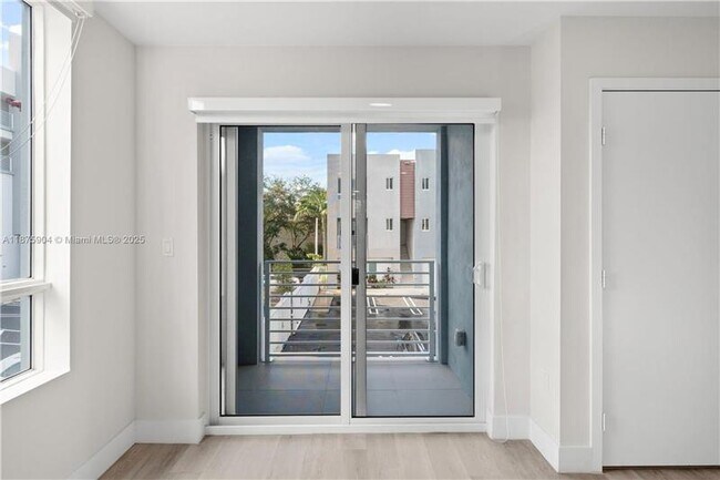 Photo - 2555 NE 193rd St Unidad 2201