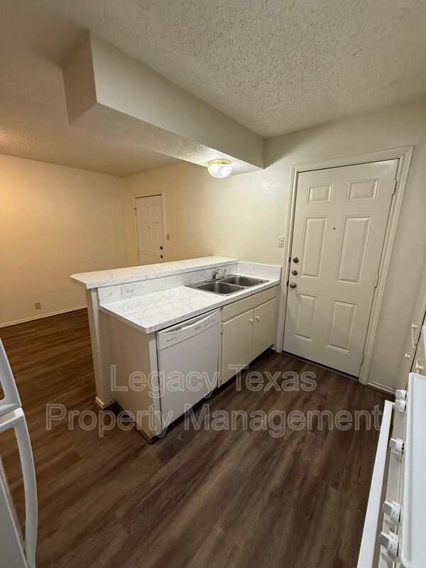 Photo - 1118 N Nolan River Rd Unit B