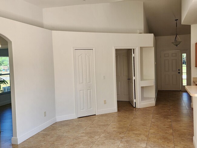 Photo - 2048 SW Driftwood St