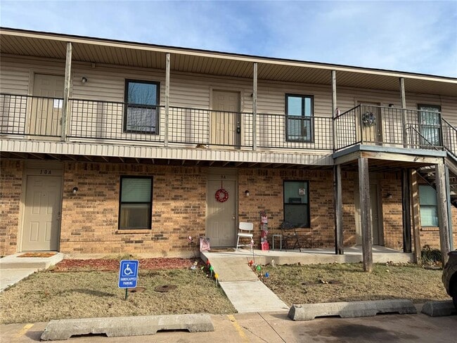 Building Photo - 1901 E Lindsey St Unit 9B