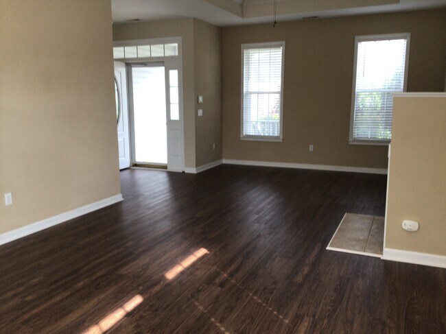 Photo - 303 Stallion Rd