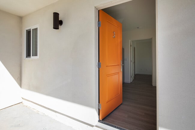 Building Photo - Modern Ocean Beach 1 Bed/1 Bath Apartment ... Unit 03