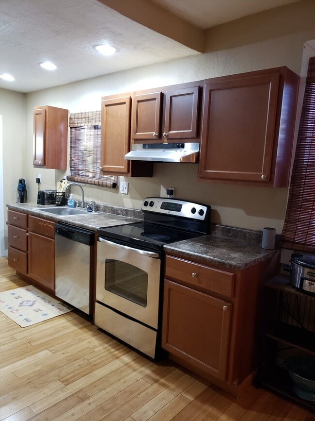 Stylish & Spacious 3-Bedroom Home with Off... - Stylish & Spacious 3-Bedroom Home with Off...