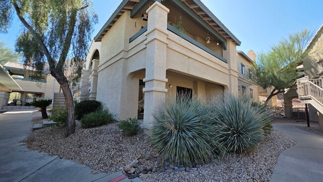 Building Photo - PlayersClub101-26102 Unit 101players26102