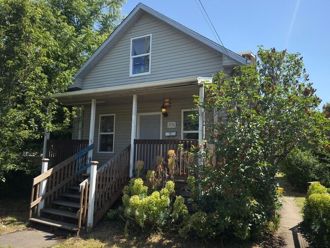 Building Photo - North Irvington Gem!