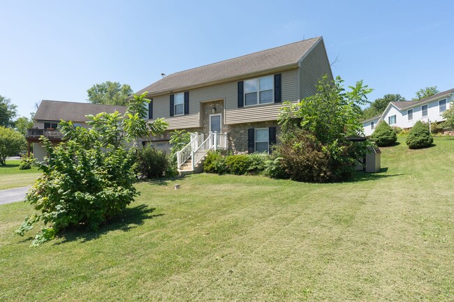 Photo - 2072 Sheaffer Rd