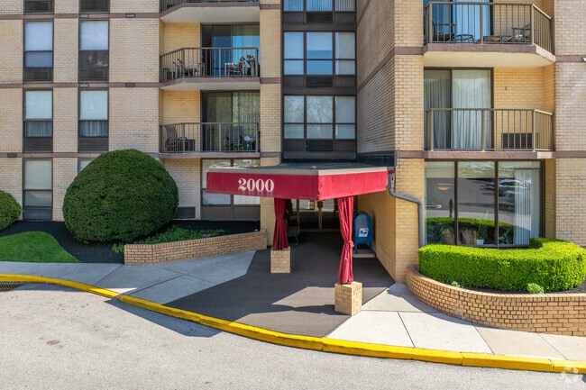 Entrance - Plymouth Hill Condominiums