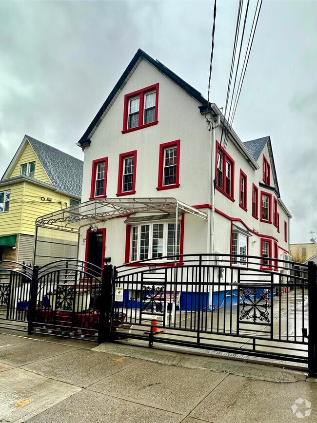 Building Photo - 87-10-87 135th St Rental