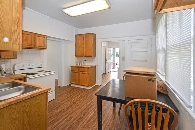 Photo - Inviting 4 Bed, 2 Bath in GU District! (GU...