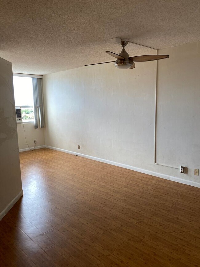 Photo - Leilehua - Spacious One Bedroom with Secur... Unit 409