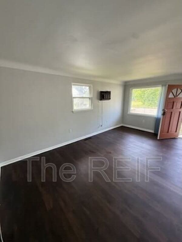 Building Photo - 742 E Bundy Ave Rental