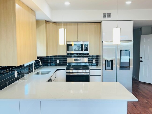 Photo - 84 LOGAN Ave Unit 2