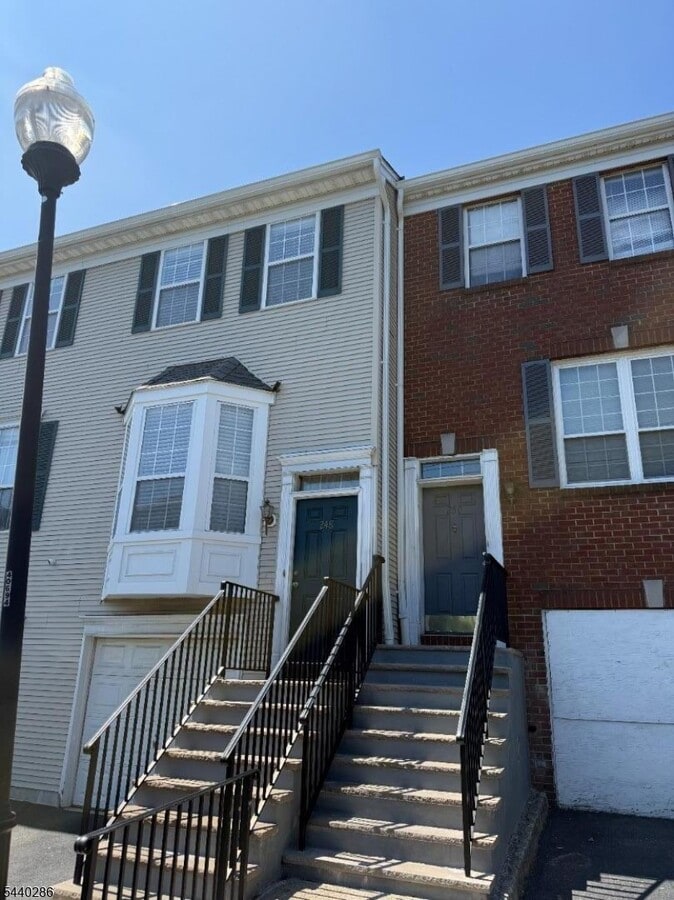 Photo - 248 Warren St