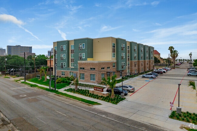 Photo - Avanti Legacy South Bluff