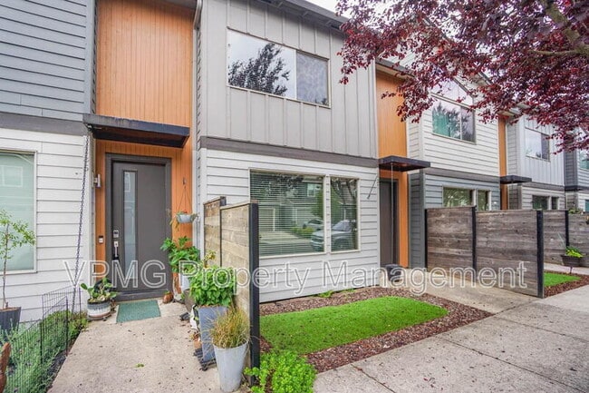 Photo - 137 N 44th Pl