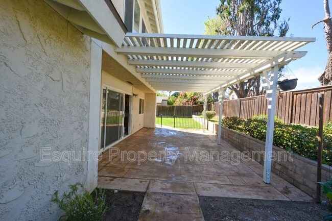 Photo - 2561 Exeter Ct