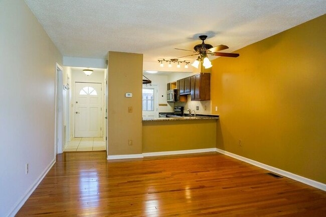 Photo - 137 Colony Dr