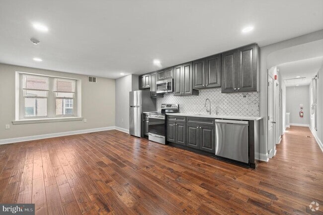 Building Photo - 840 W Lancaster Ave Rental