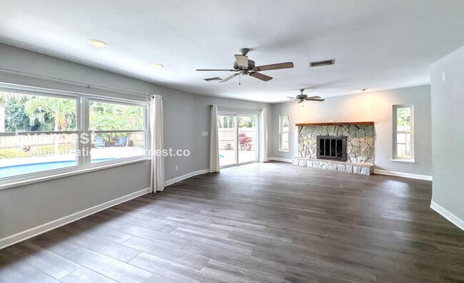 Photo - 111 Carlyle Dr