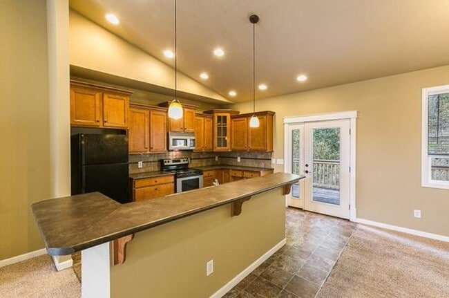 Photo - Newer Happy Valley Home – Easy Walk to WWU & Minutes from Downtown Bellingham