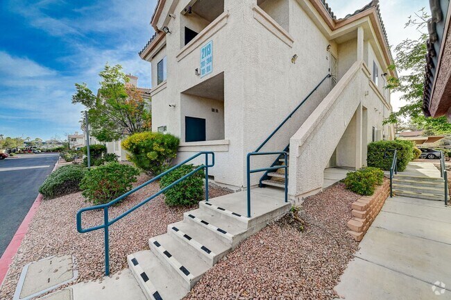 Building Photo - Spacious 2 Bedroom Condo in Gated Community!