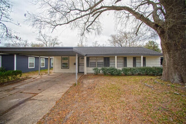 5219 Myrtlewood St  