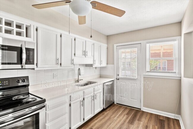 Photo - 1462 Meadowthorpe Ave