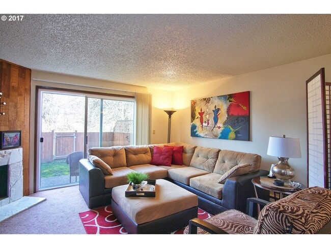 Photo - 3875 NW Chemult Pl