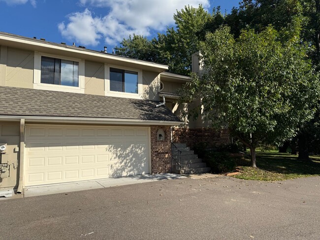 Building Photo - Two Bedroom Townhouse W/ Views Of Rice Lak...