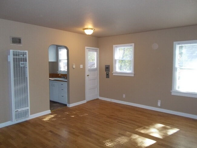 Photo - 1 Bed/ 1 Bath House with Hardwoods