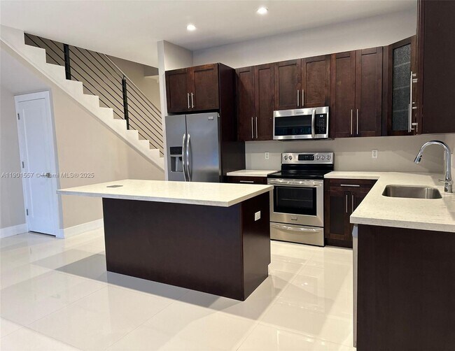 Photo - 824 SW 74th Ct