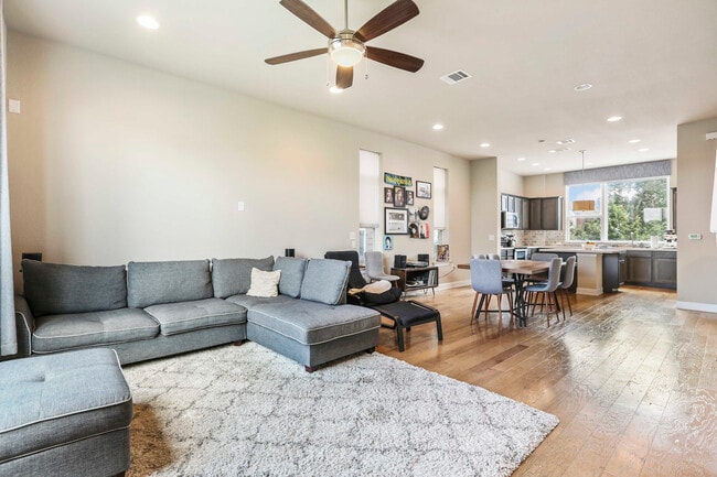 Photo - 1416 Waterloo Shore Ln