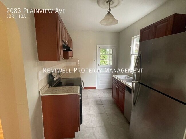 Photo - 2083 Plainview Ave