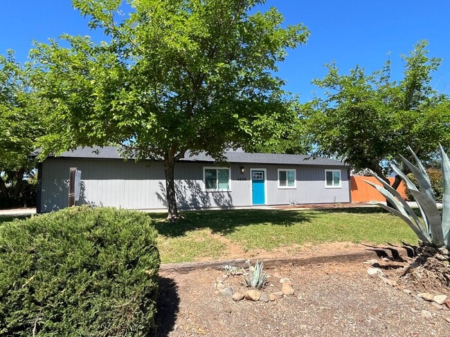 Building Photo - Remodeled cozy home in North Redding!