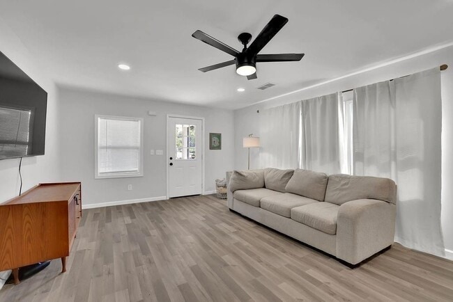 Photo - 280 Stone Mountain St