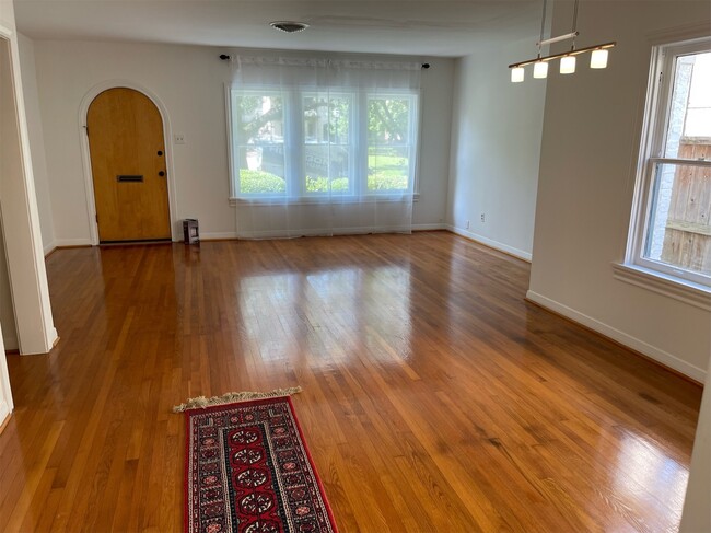 Photo - 3720 Jardin St