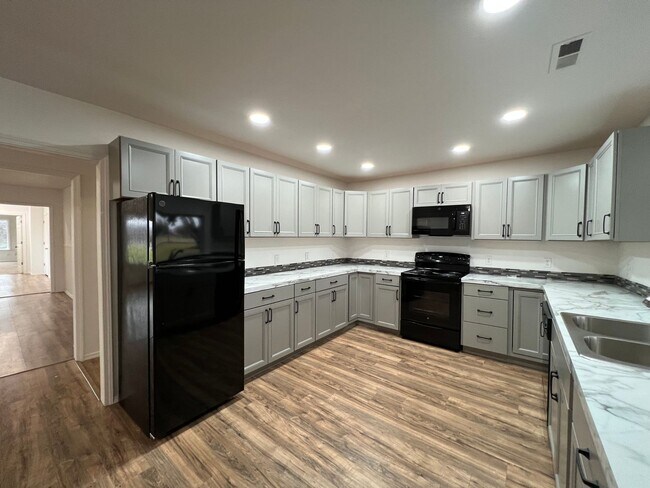 Photo - Newly Remodeled Home With River View!