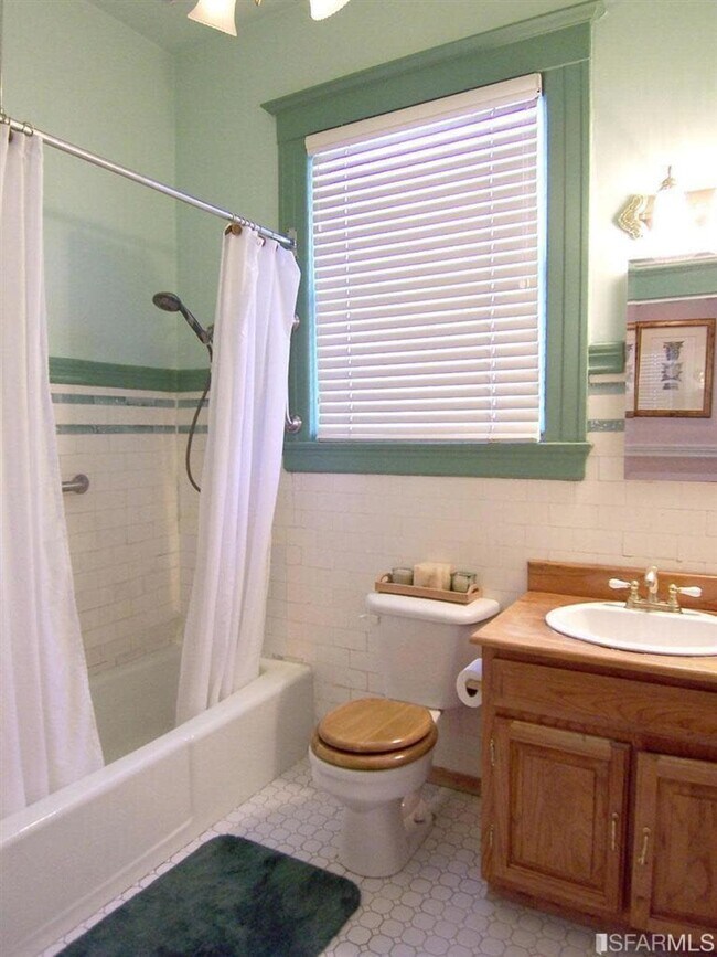 Full Bathroom - 944 Fell Street Unit 944