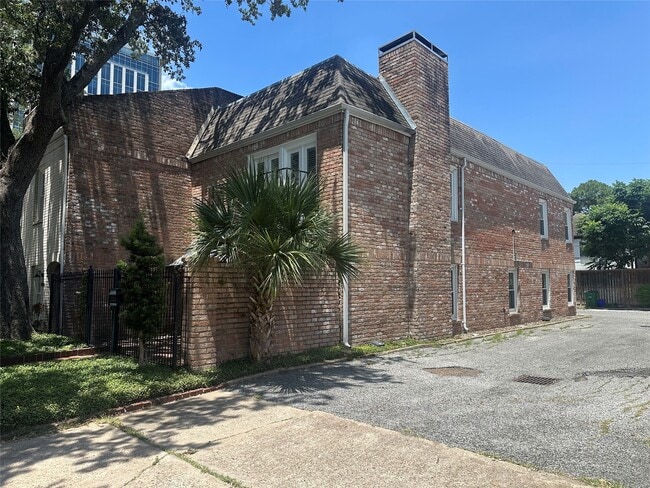 Photo - 2202 Welch St