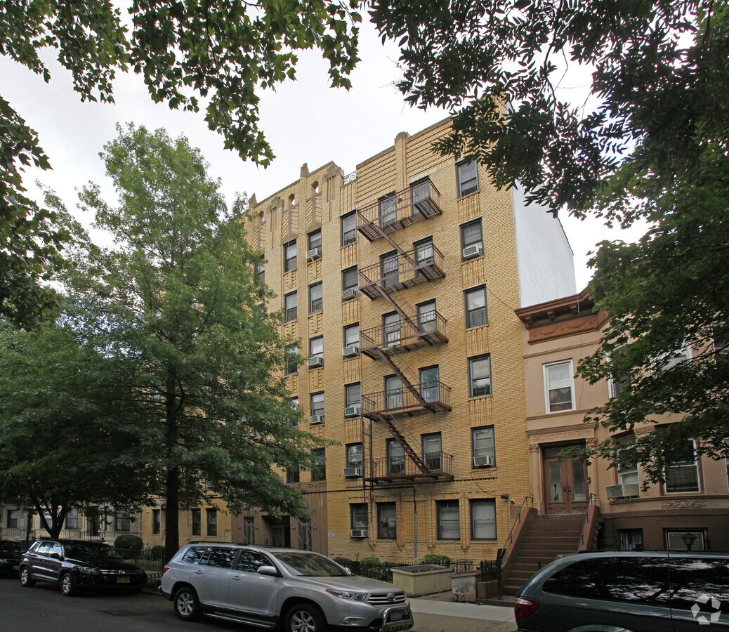 114 Fenimore St - 114 Fenimore St Apartments