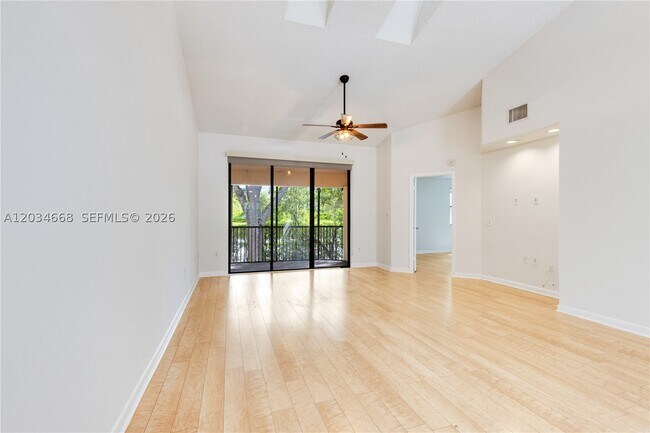 104 NW 98th Ave
