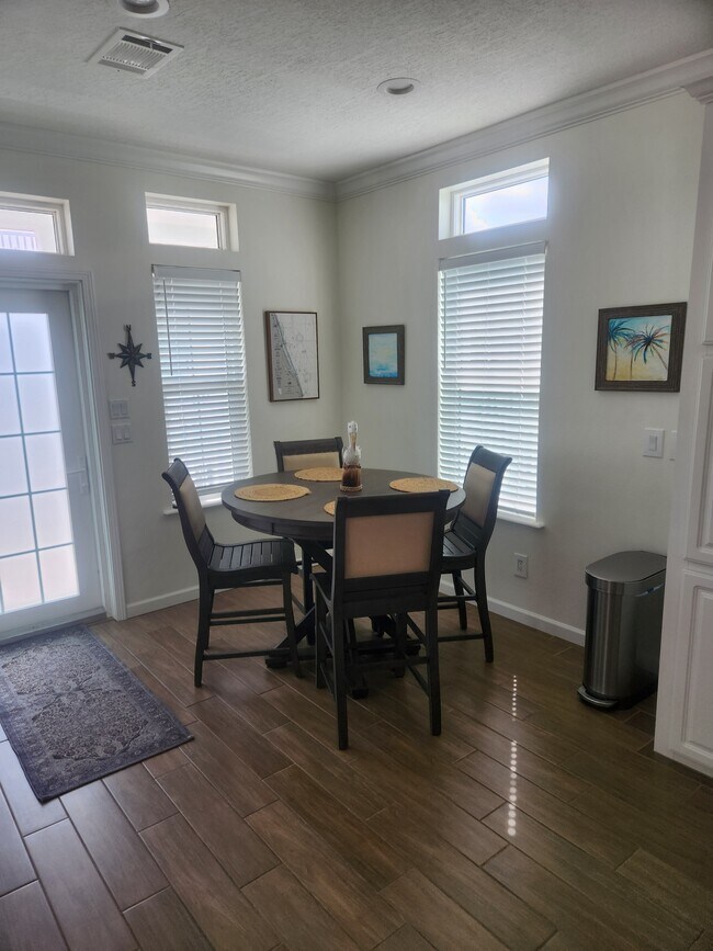 Photo - 378 NE Wharf Way