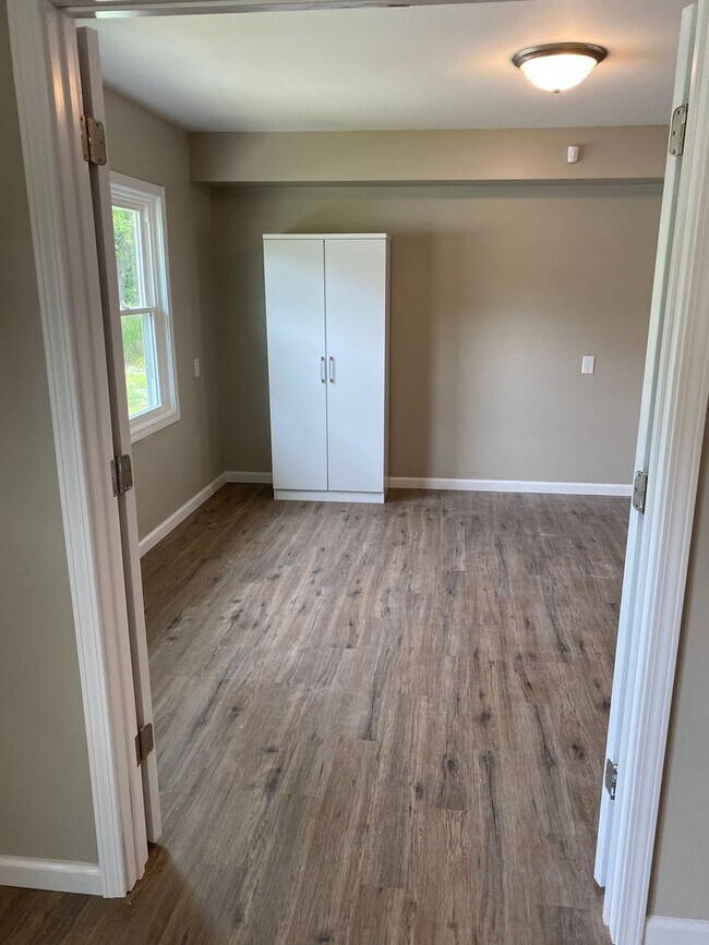 Photo - 4 Bedroom House in Oakville Schools