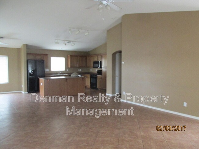 Photo - 1124 E Maddison St